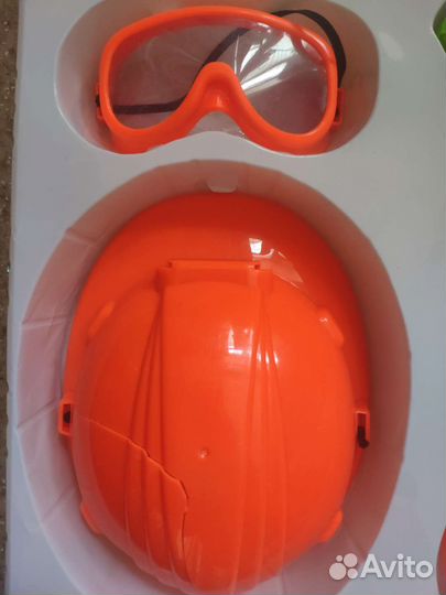 Набор инструментов и разборных динозавров