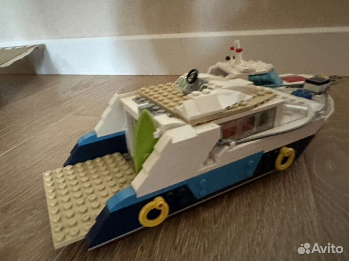 Lego Катер