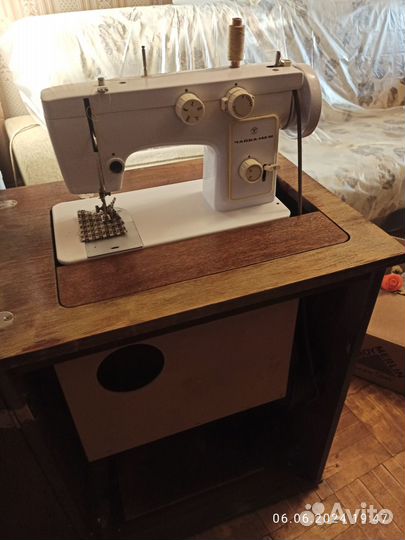 Швейная машинка Чайка 142М