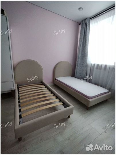 Детская кровать с мягкой спинкой