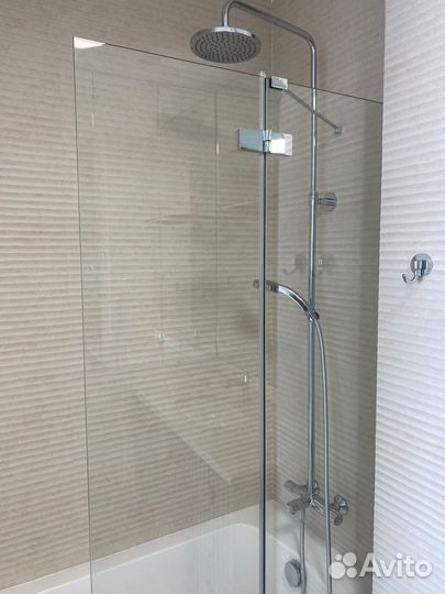 Шторка для ванной с поворотной дверкой