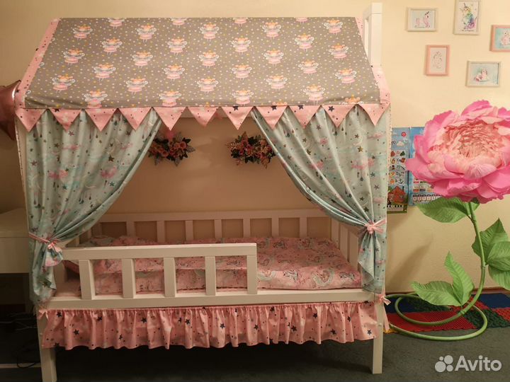 Детская кроватка домик