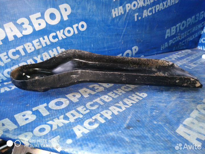 Правый кронштейн заднего подрамника Nissan Teana