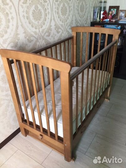 Кровать с маятниковым механизмом 