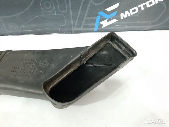 Патрубок воздушного фильтра Audi Allroad C5 BES