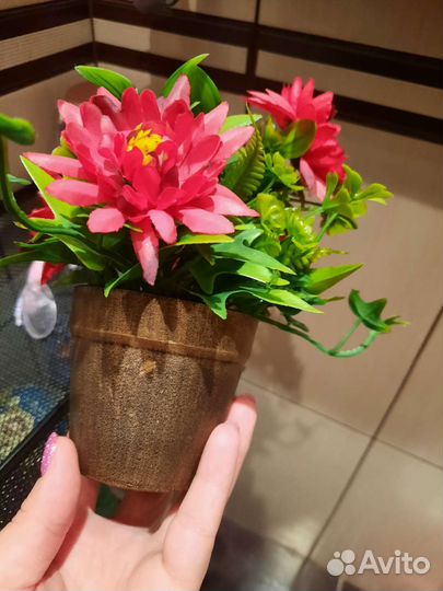 Цветок в горшке искусственный