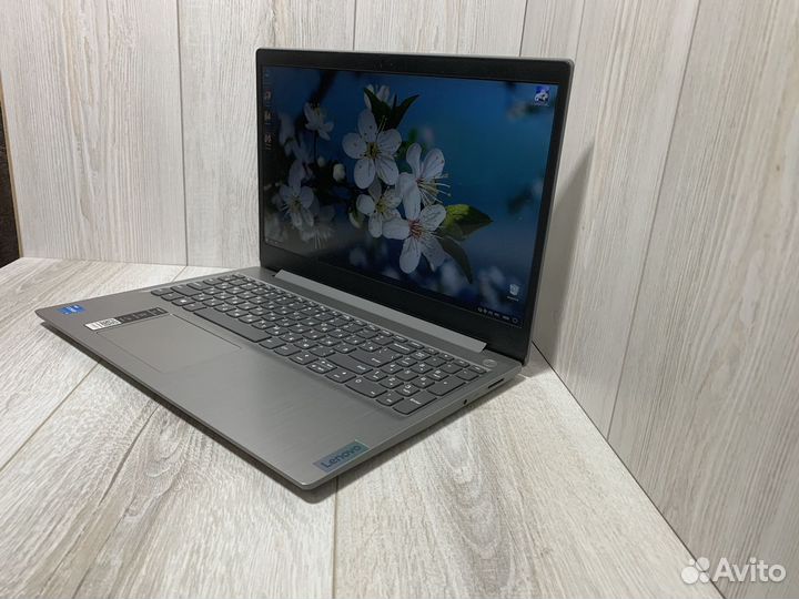 Свежий ноутбук Lenovo i3/8gb/ssd512/ips