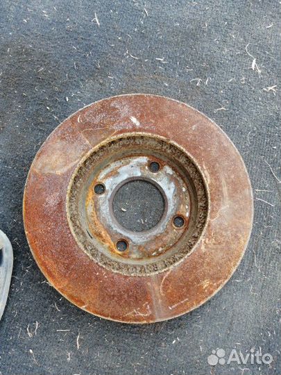 Тормозной диск передний Nissan Cube Z11