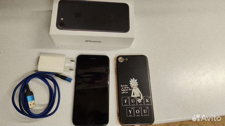 Телефон iPhone 7