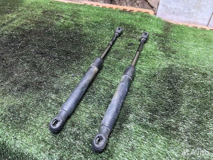 Упоры крышки багажника Audi A4B6