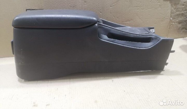 Подлокотник toyota carina ed st200 1994