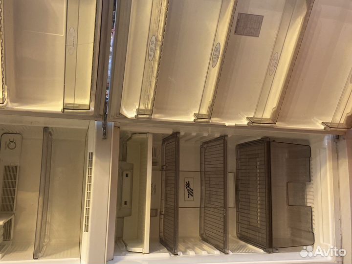 Холодильнк Samsung Deluxe