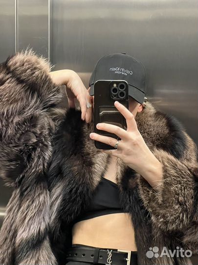 Роскошная шуба из енота