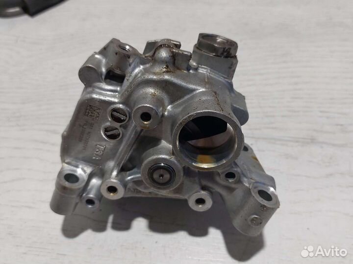 Toyota Rav4 XA50 Насос масляный