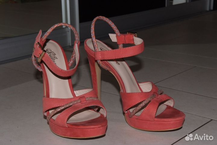 Продаю босоножки