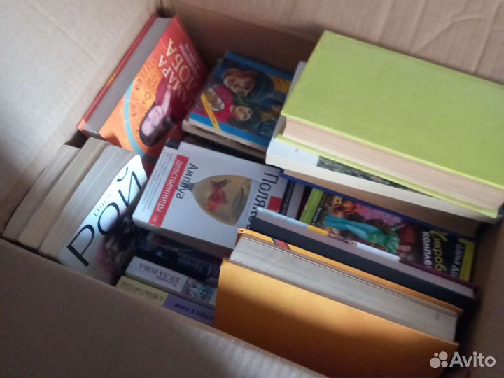 Книги примерно 30 кг. И диски дивиди коробка