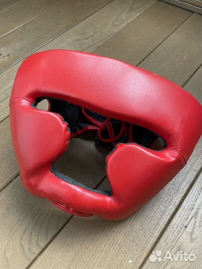 Боксерские перчатки и шлем(зашита)