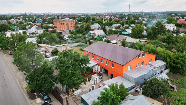 Здание 1060 м² с земельным участком 14 соток