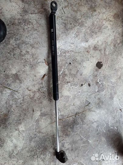 Амортизатор крышки багажника