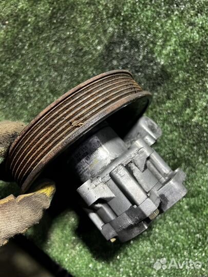 Насос гура Volkswagen Transporter 2.4 TDI AAB