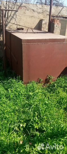 Ёмкость приблизительно 4 тонны