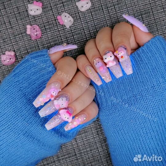 Мастер маникюра, модель на маникюр наращивание