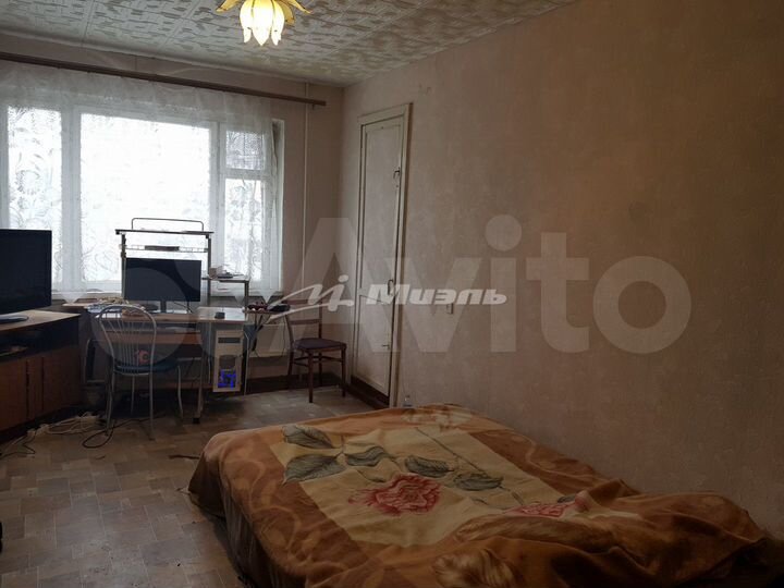 Доля в 4-к. квартире, 80 м², 8/9 эт.