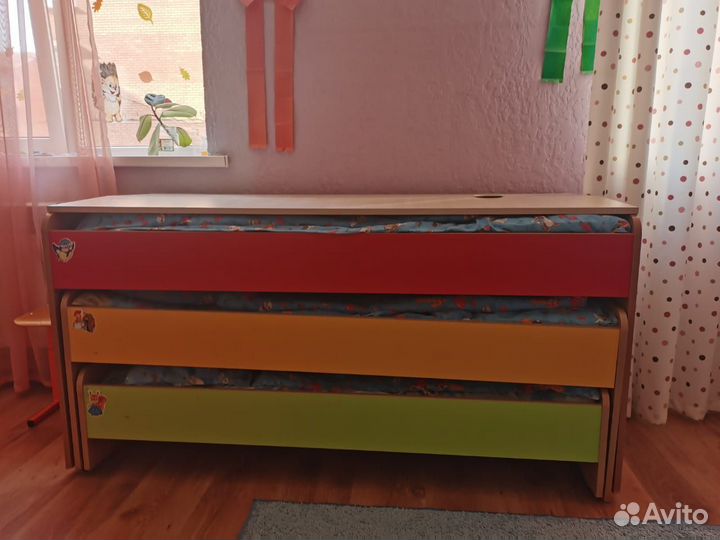 Трехъярусная кровать