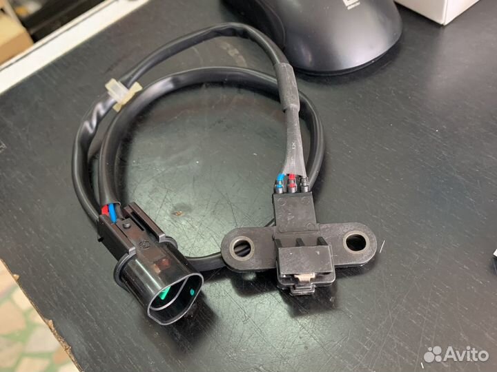 Датчик коленвала митсубиси MD320754