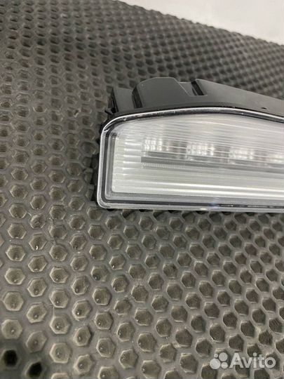 Плафон двери правой Volvo FH5 84810911