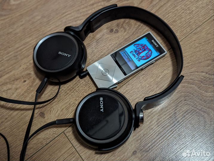 Медиаплеер Sony NWZ-A15 + Наушники Sony MDR-XB400