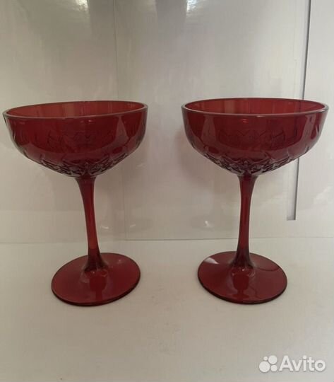 Бокалы под шампанское