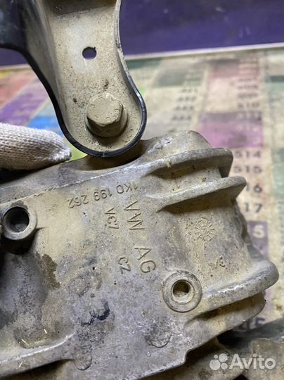 Подушка двигателя правая на skoda octavia a5 1.8