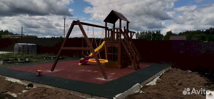 Детская площадка в наличии