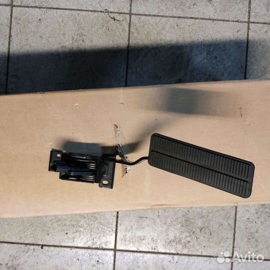 Педаль газа Chevrolet Corvette GM25835421