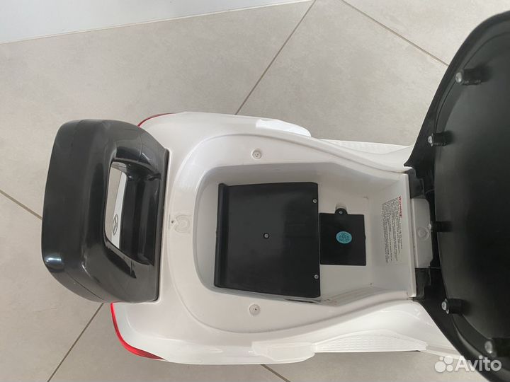 Машина-каталка Толокар Mercedes-Benz белый