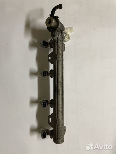 Топливная рампа VW Golf 4 1.4