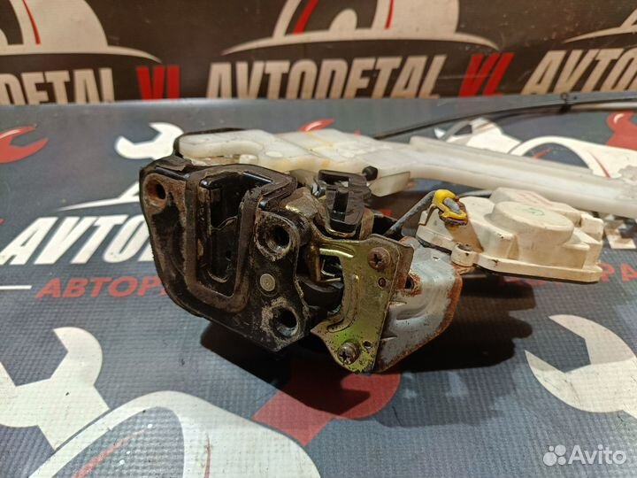 Замок двери задний Hyundai Elantra XD 3