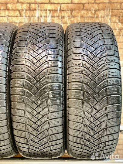 Pirelli Ice Zero FR 215/65 R16
