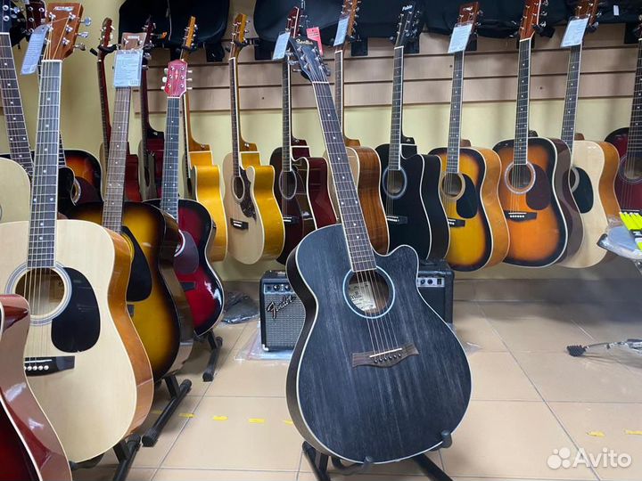 Акустическая гитара черная