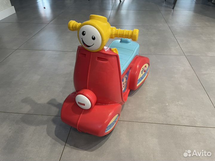 Скутер каталка Fisher Price