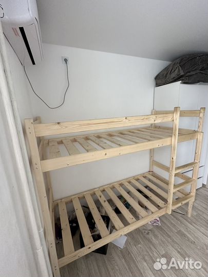 Кровать двухьярусная