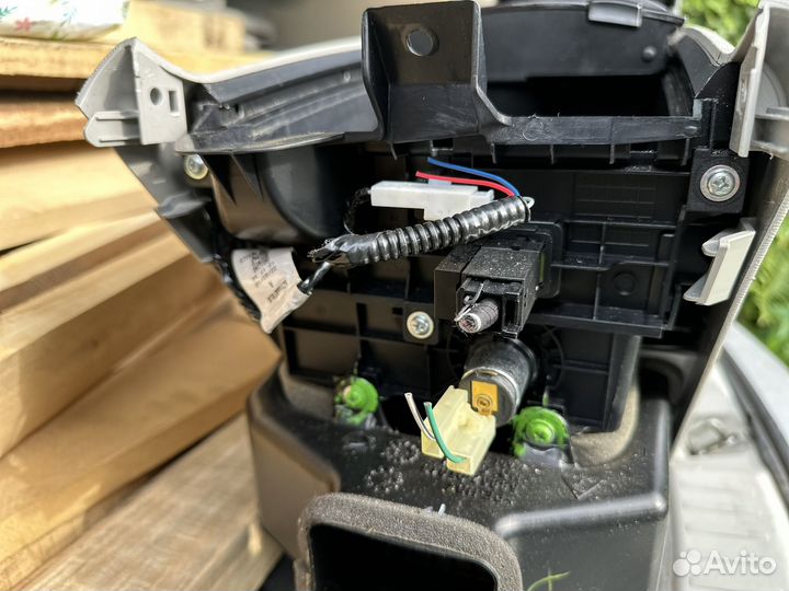 Консоль Toyota Venza