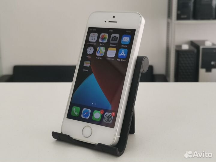 iPhone SE, 32 ГБ