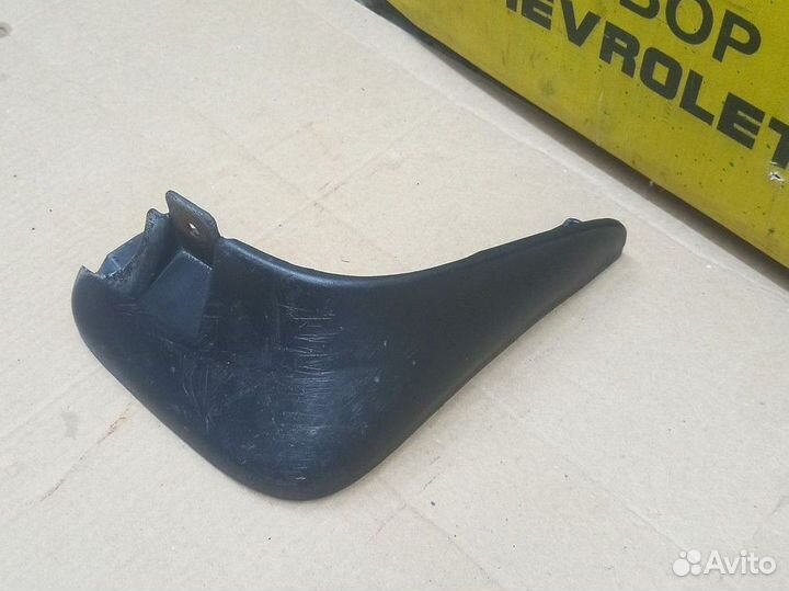 Брызговик передний правый Chevrolet Lacetti