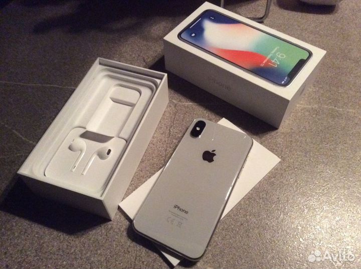 iPhone X 64GB Серебро А1409