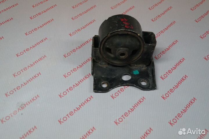 Nissan 11220-5M510 Опора кпп