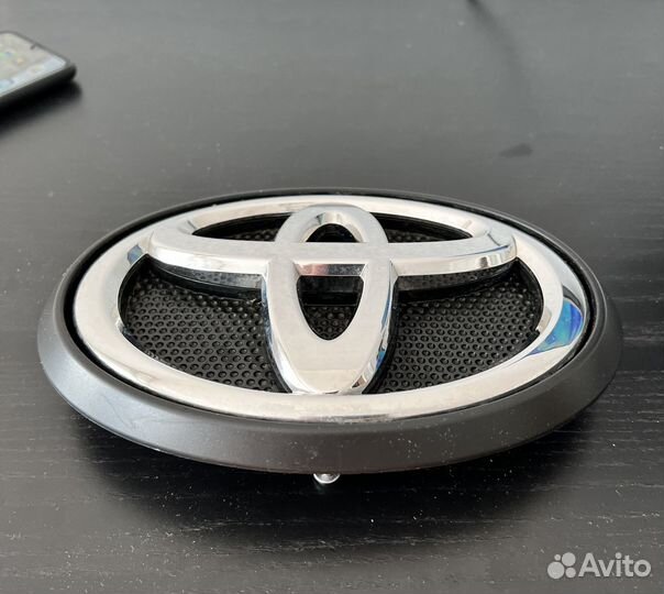 Значок Toyota Hilux