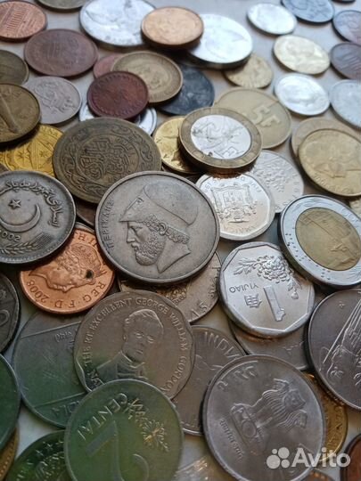 Сто разных монет мира. 50 стран