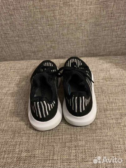 Кроссовки adidas 28